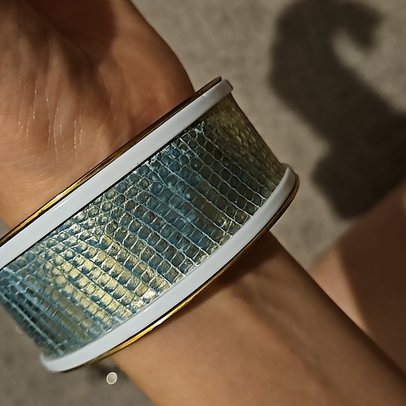 Snake print golden plated bracelet - Picture 2 of 4